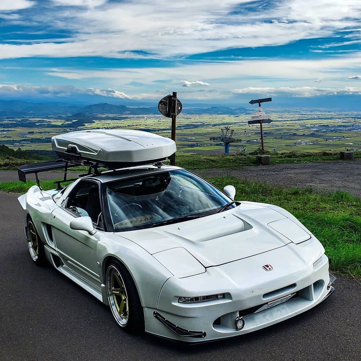 White Acura NSX with Wide body kit and 2002 NSX-R hood