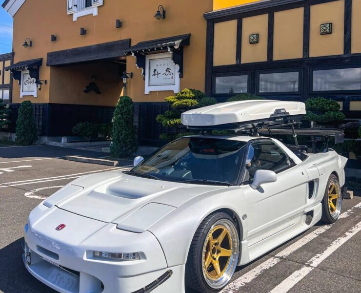 MODIFIED HONDA NSX WITH A ROOF CARGO BOX FOR CAMPING IN JAPAN