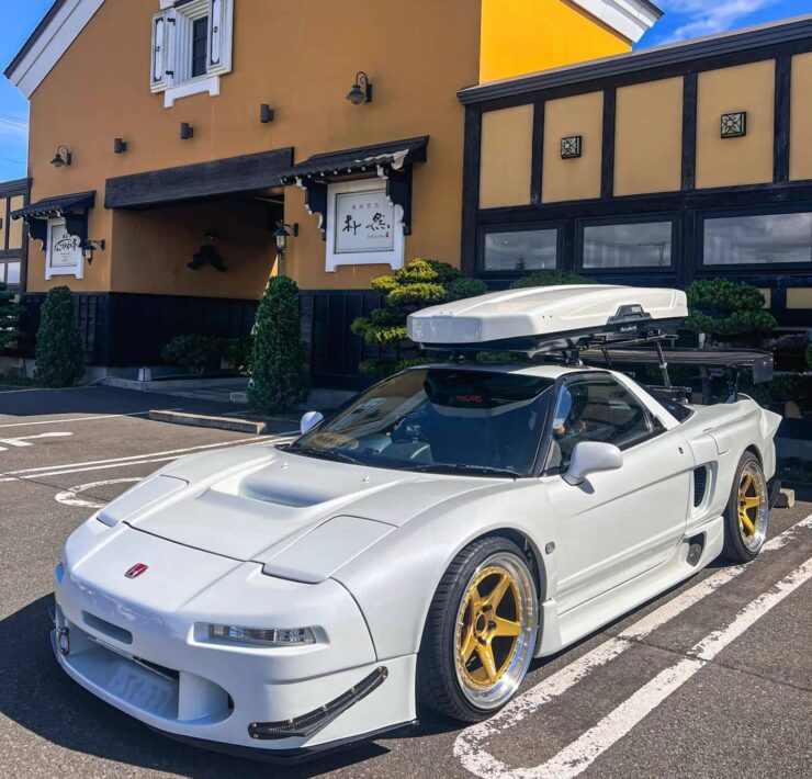MODIFIED HONDA NSX WITH A ROOF CARGO BOX FOR CAMPING IN JAPAN