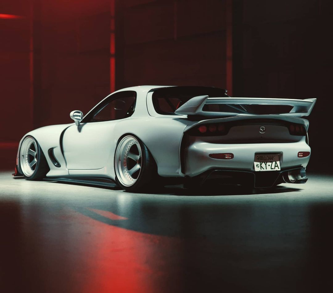 Wide body kit with thick fenders and rear spoile for Mazda RX7 FD3s rear view